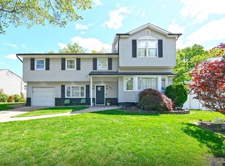 45 Longworth Ave, Dix Hills, NY 11746