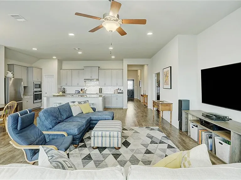 111 Finley St — Photo 8