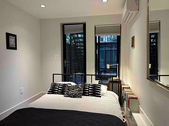 3rd image of 650 Decatur St