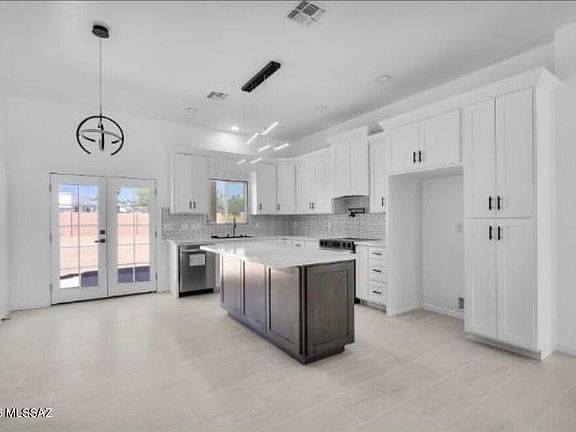 3rd image of 370 Willow Dr