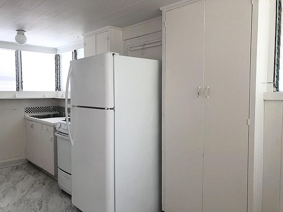 5th image of 711 Palani Ave