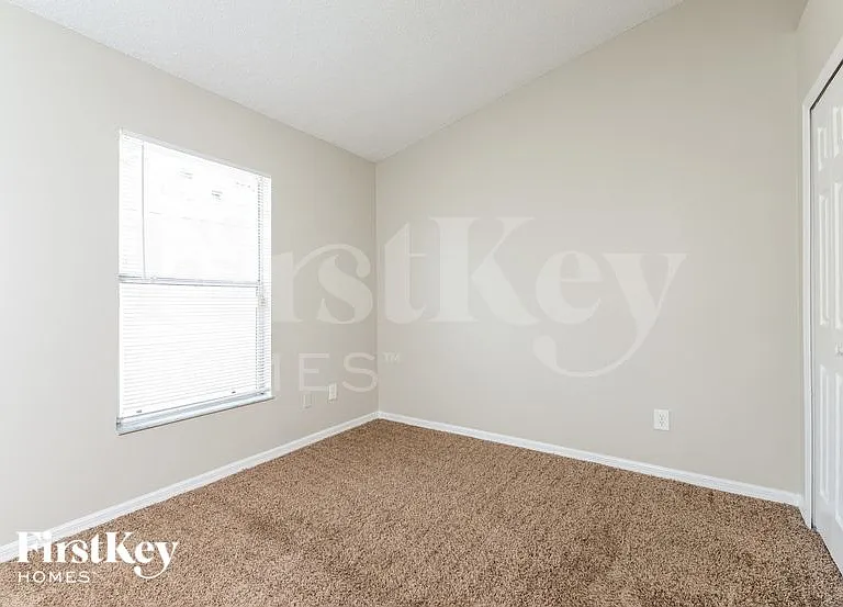 7547 Groveoak Dr — Photo 10