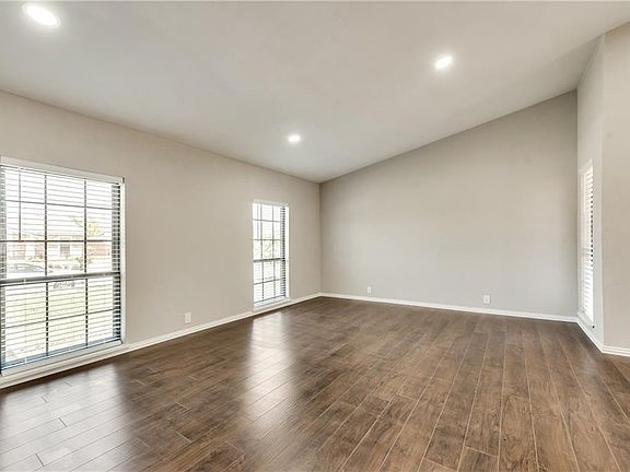 4th image of 2934 Flagstone Dr