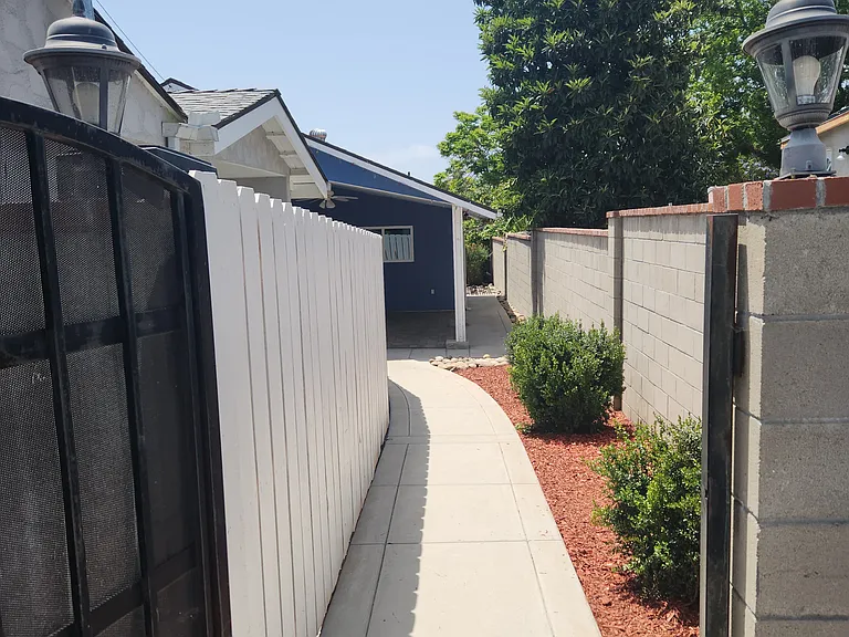 3038 Washington St — Photo 1