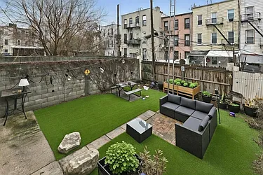 319 Menahan Street, #1R