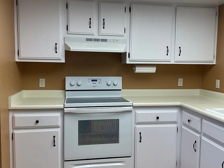 2990 Yuma Dr — Photo 9