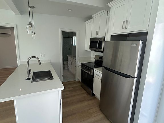 2nd image of 1536 Rexford Dr