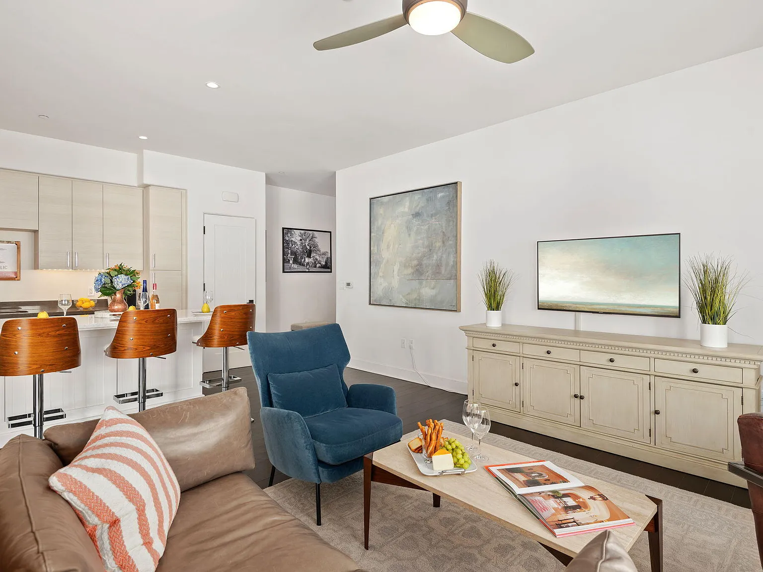 Studio, 1.0 bath, 755 sqft, $4,600 — Photo 3