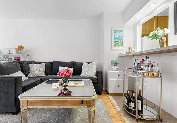 2nd image of 10 W 15th St APT 622