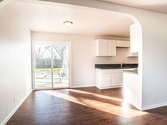 4th image of 928 Leo Way