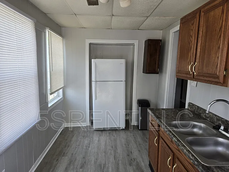 236 S Mary Ellen St #A — Photo 7