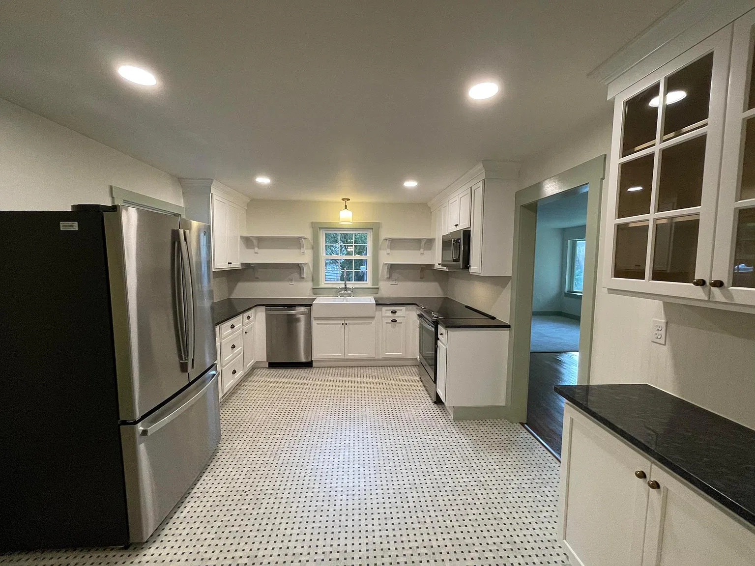 3 bed, 1420 sqft, $2,500 — Photo 4