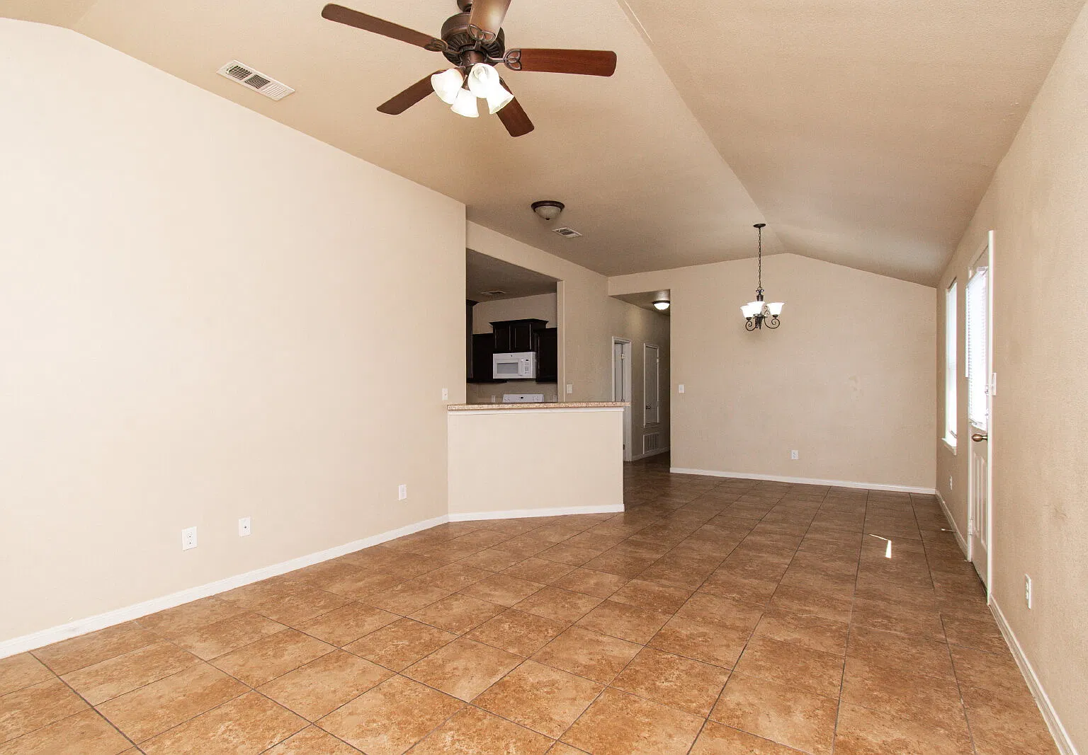 3 bed, 2.0 bath, 1204 sqft, $1,250 — Photo 3