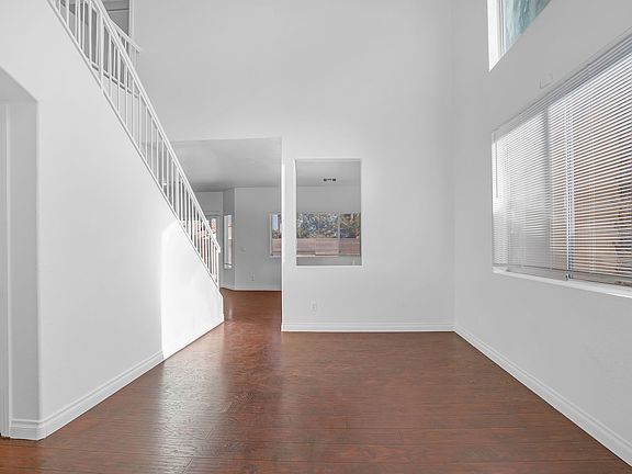 5th image of 824 Clear Diamond Ave