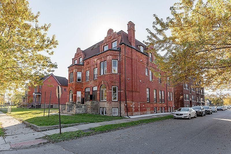 1st image of 1533 Ash St #302