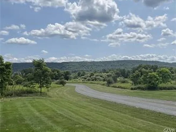 8 Sage Ct, Lehighton, PA 18235