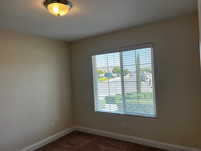315 W Maclure Ave — Photo 12
