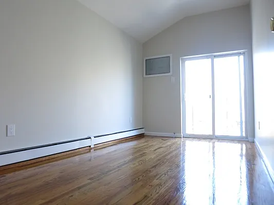 Rented by MNS | media 27