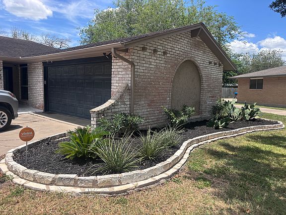 2nd image of 1911 S Park Dr