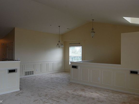 4th image of 210 W Oakbrook Dr