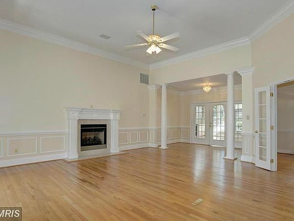 Living rm. w/gas fireplace