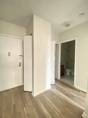 Rented by Bond New York | media 8