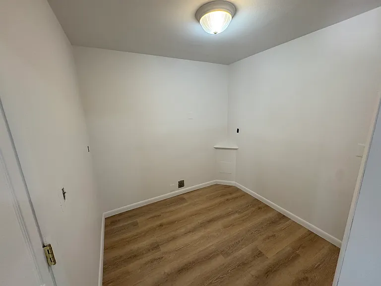 300 Main St #10 — Photo 7