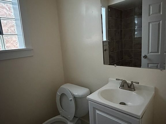 5th image of 602 N Wolf Rd APT 4