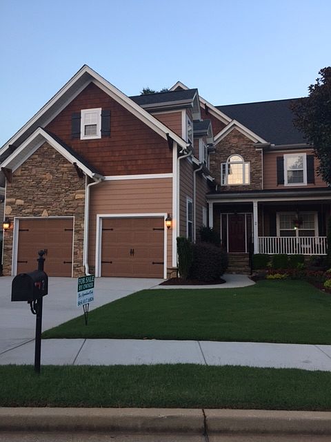 1st image of 2 Applewood Dr