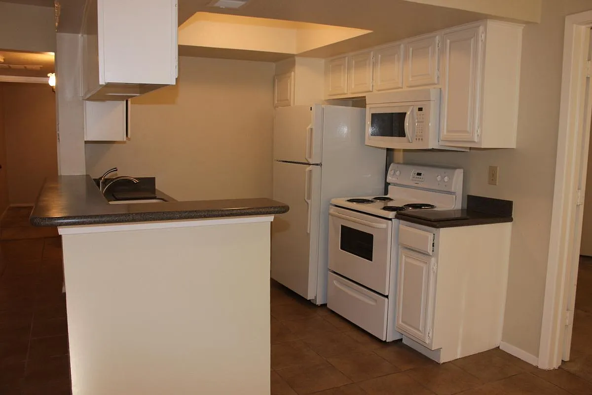 2 bed, 842 sqft, $1,195 — Photo 3