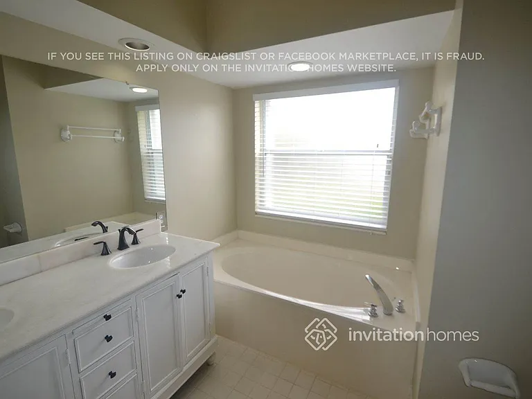 9406 NW 8th Cir — Photo 10