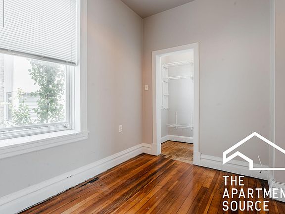 2nd image of 2071 N Leavitt St #2N
