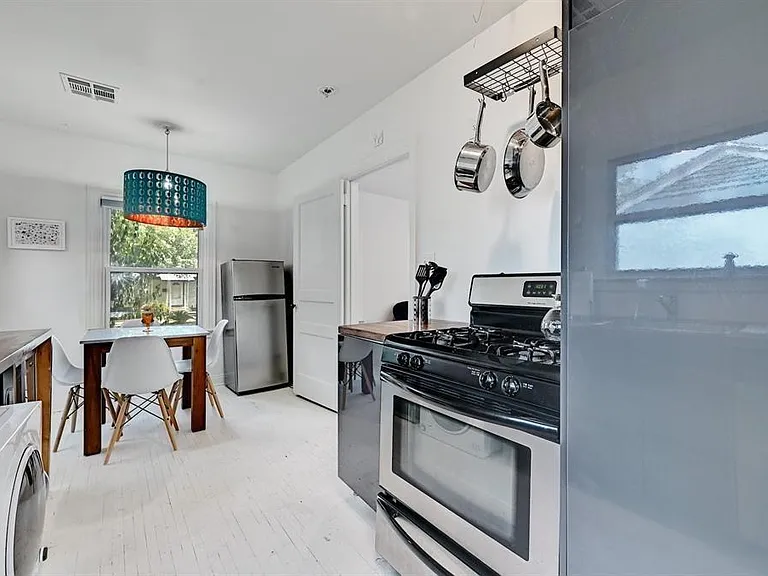 2943 Higgins St — Photo 10