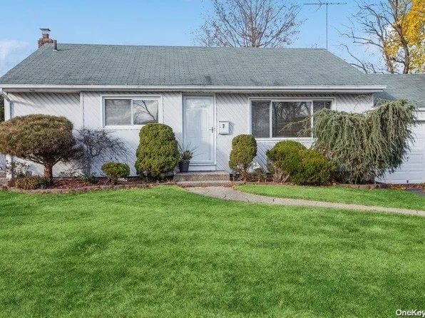 7 Narkin Court, Hicksville, NY 11801