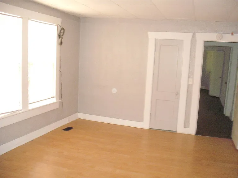 4737 Avenue R — Photo 5