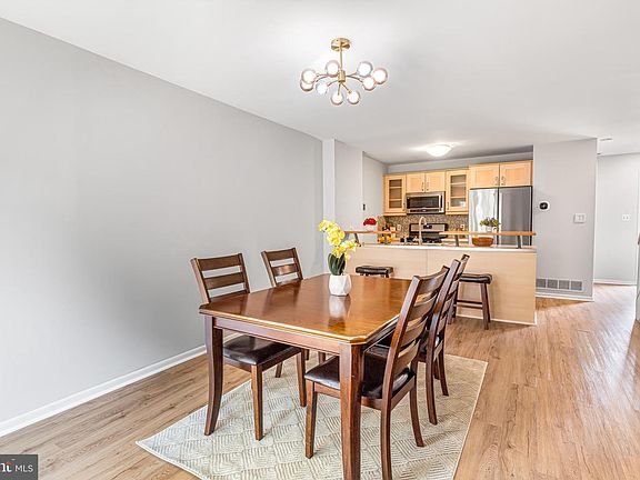 4th image of 994 Bancroft Pl