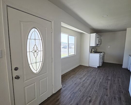 2nd image of 807 Rose Ave
