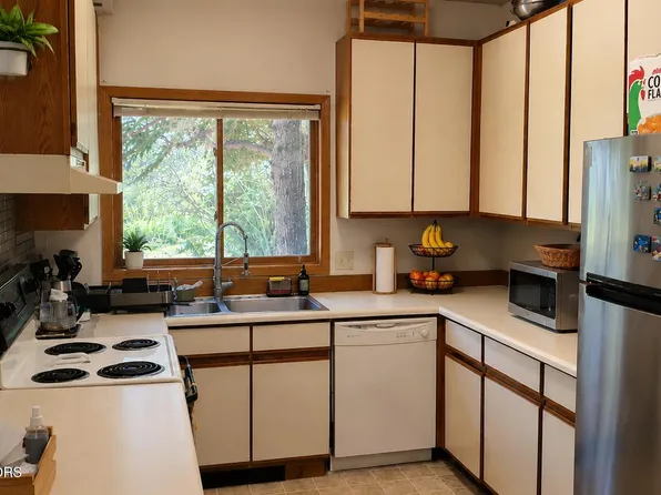 822 Powderhorn Ln, Jackson, WY 83001
