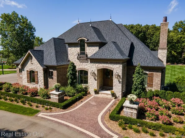 5525 Avington Pkwy, Clarkston, MI 48348