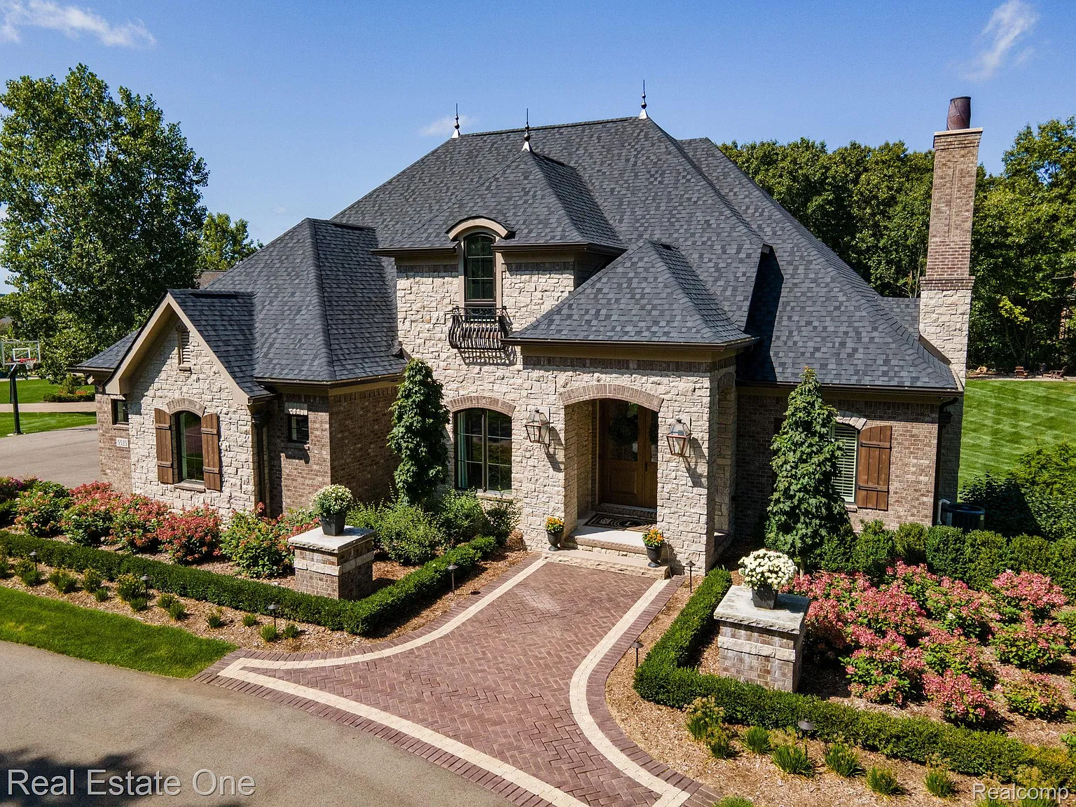 5525 Avington Pkwy photo 1