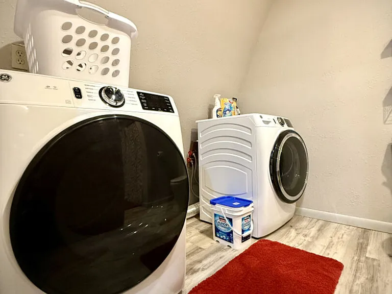 Pocahontas Rd — Photo 24