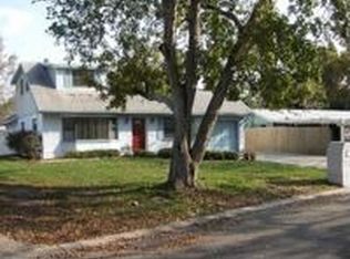 9036 Sunrise Dr, Largo, FL 33773