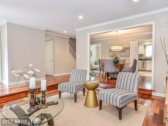 5th image of 10131 Village Knolls Ct