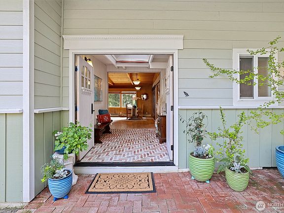 5th image of 110 SE Bay East Drive