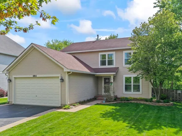 1811 Cameron Dr, Hampshire, IL 60140