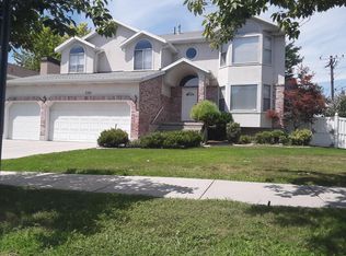 5302 S Castlecreek Dr, Salt Lake City, UT 84117