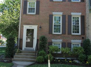 10401 Emerald Rock Dr, Oakton, VA 22124