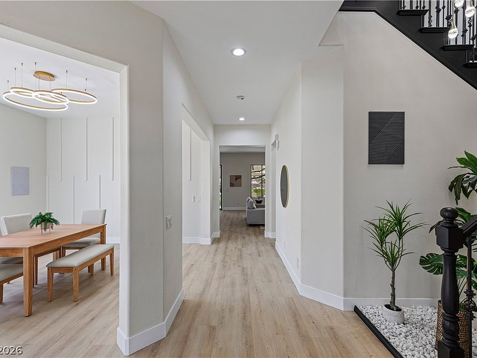 1st image of 17 Winding Rd