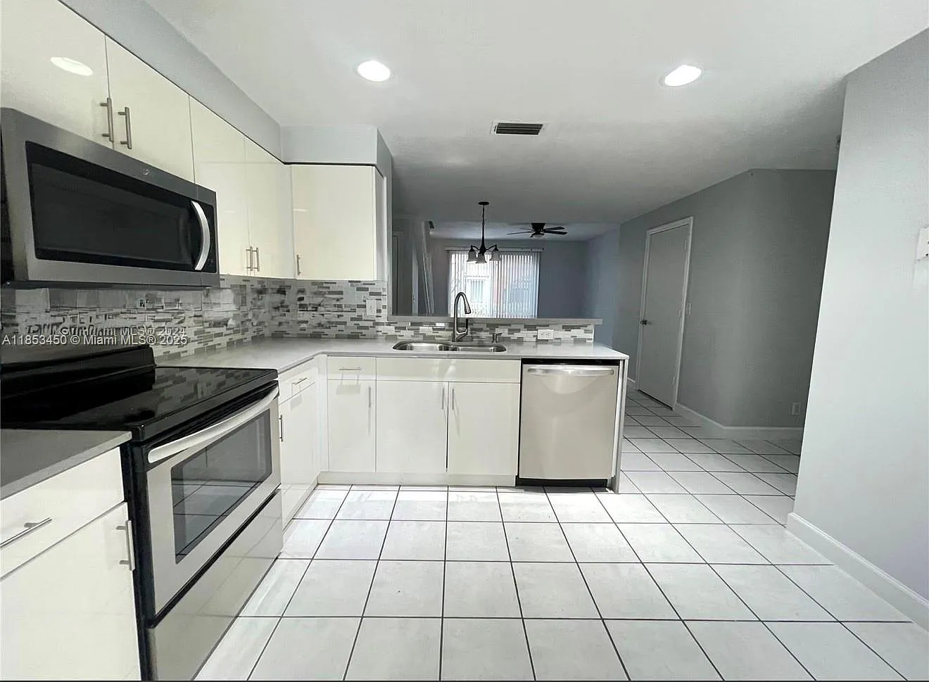 2 bed, 2.5 bath, 1300 sqft, $2,950 — Photo 1