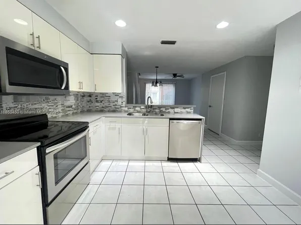 1566 Coronado Rd, Weston, FL 33327